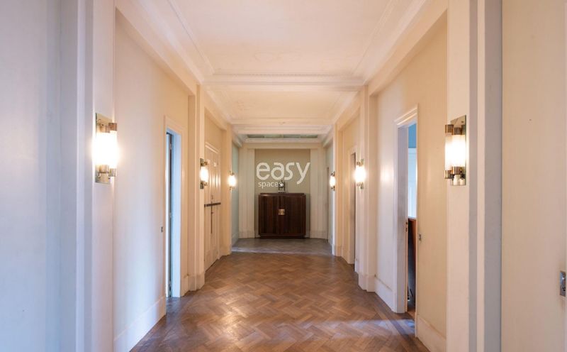 Location in France from the 1970s available for film shooting in Paris, France